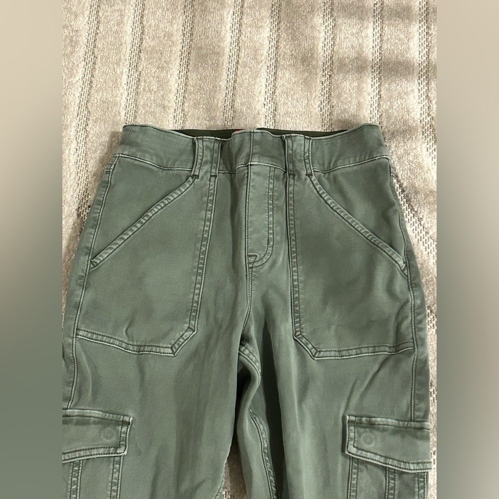Spanx Stretch Twill Ankle Cargo Pants in Sage Green - M - Picture 4 of 10